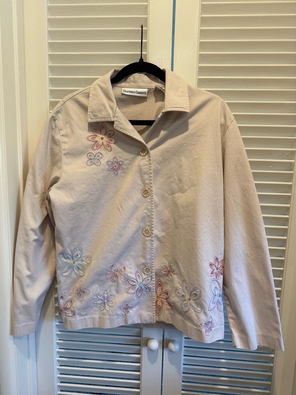 Draper & Damon’s 100% cotton floral tan jacket